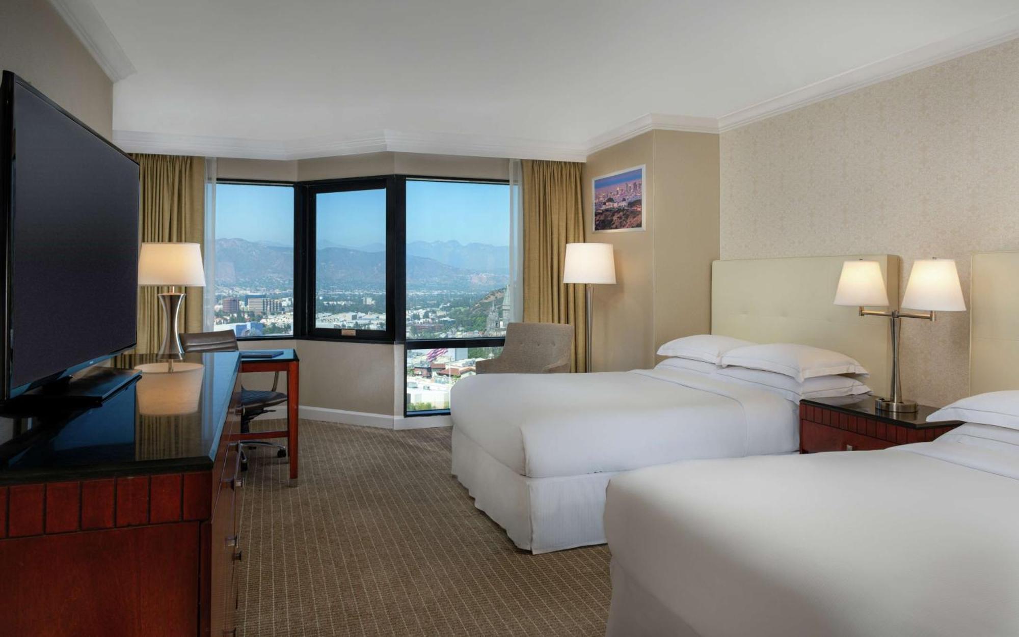 Hilton Angeles-universal 3*