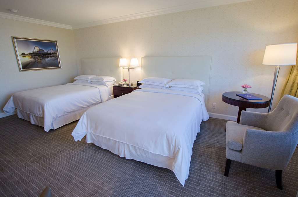 Hilton Angeles-universal 3*