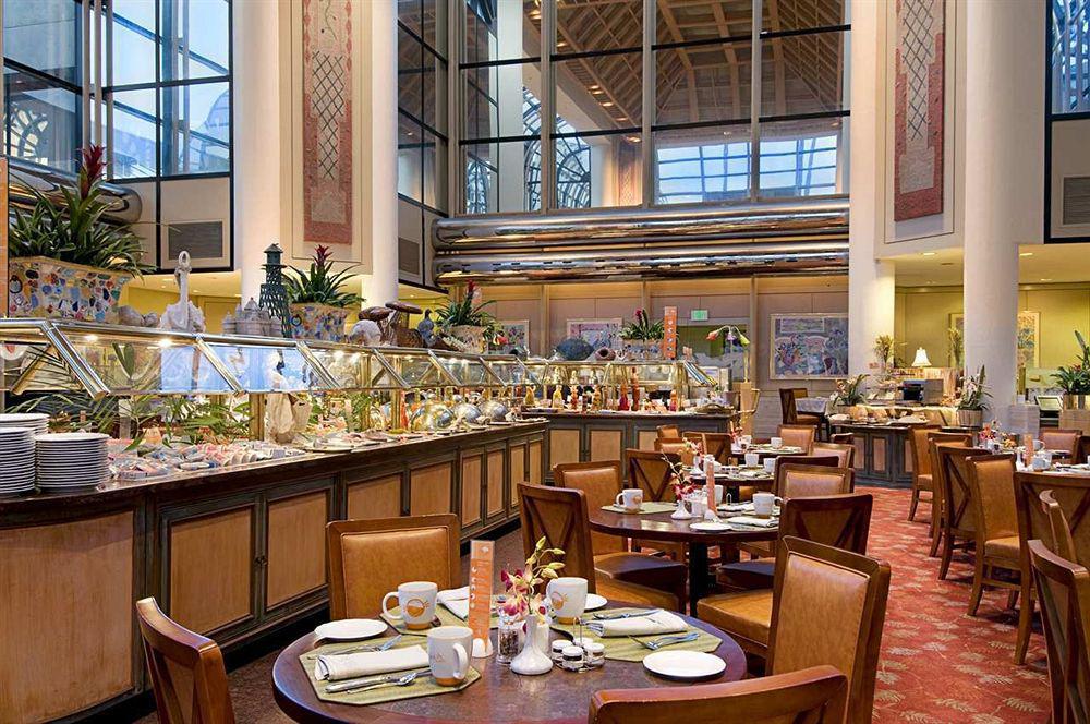Hilton Angeles-universal 3*